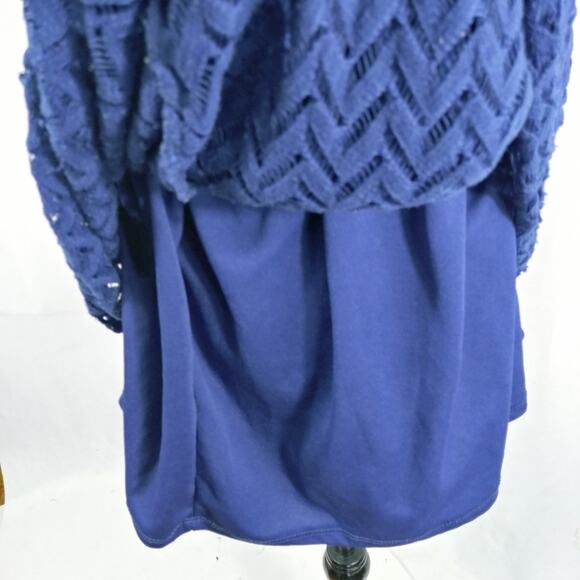 Ashley Blue Bell Sleeve Chevron Long Line  Lace Top 2X - Picture 9 of 9